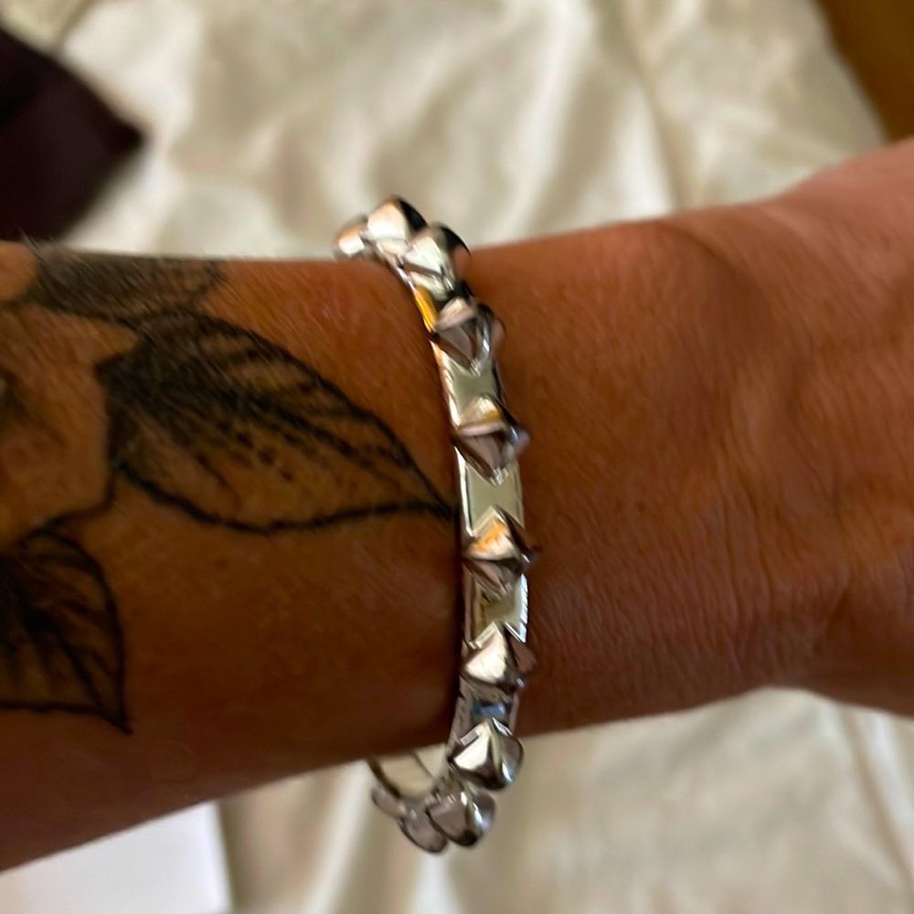 Stella & Dot spiky silver bracelet - Picture 1 of 3